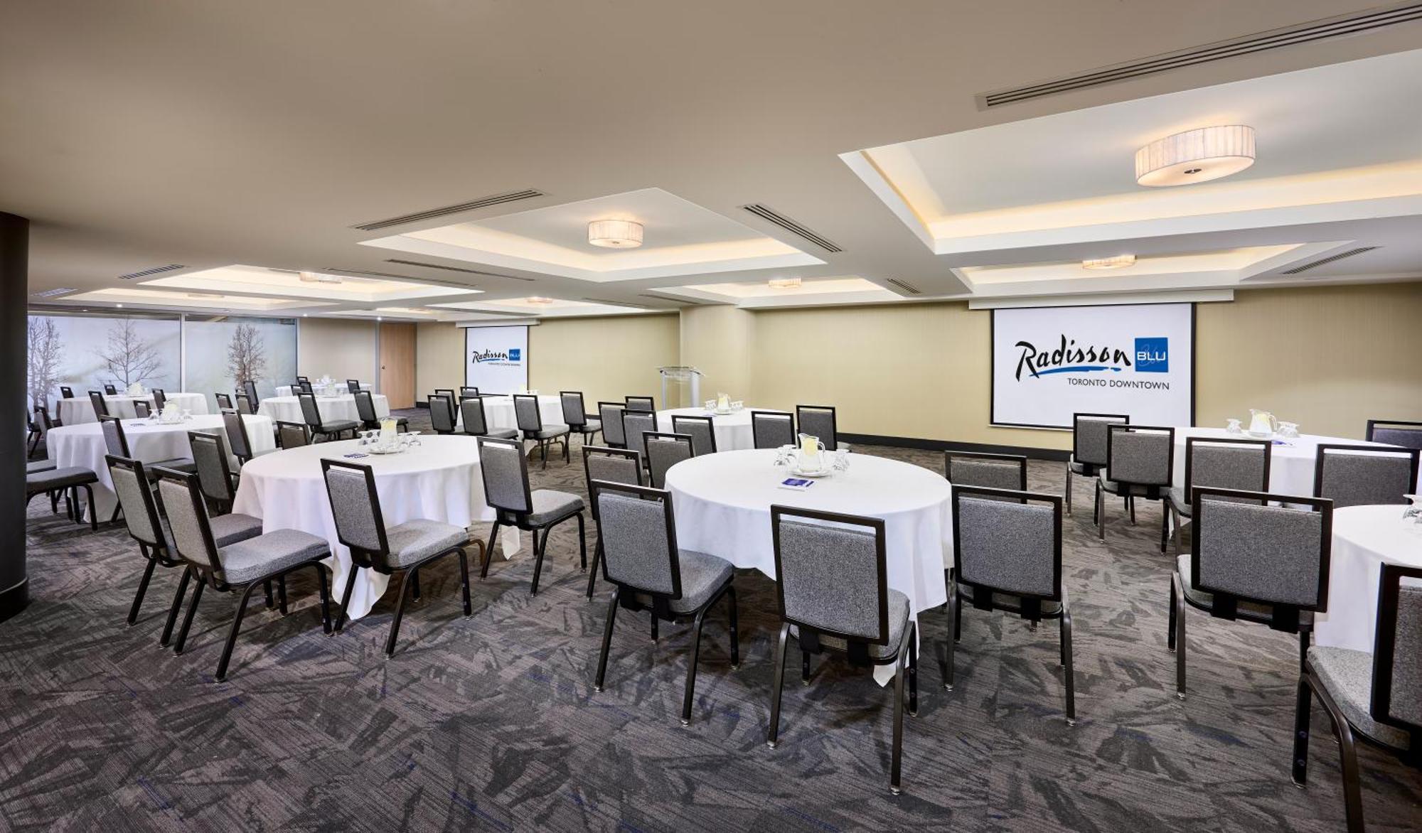 Radisson Blu Toronto Downtown Hotel Bagian luar foto