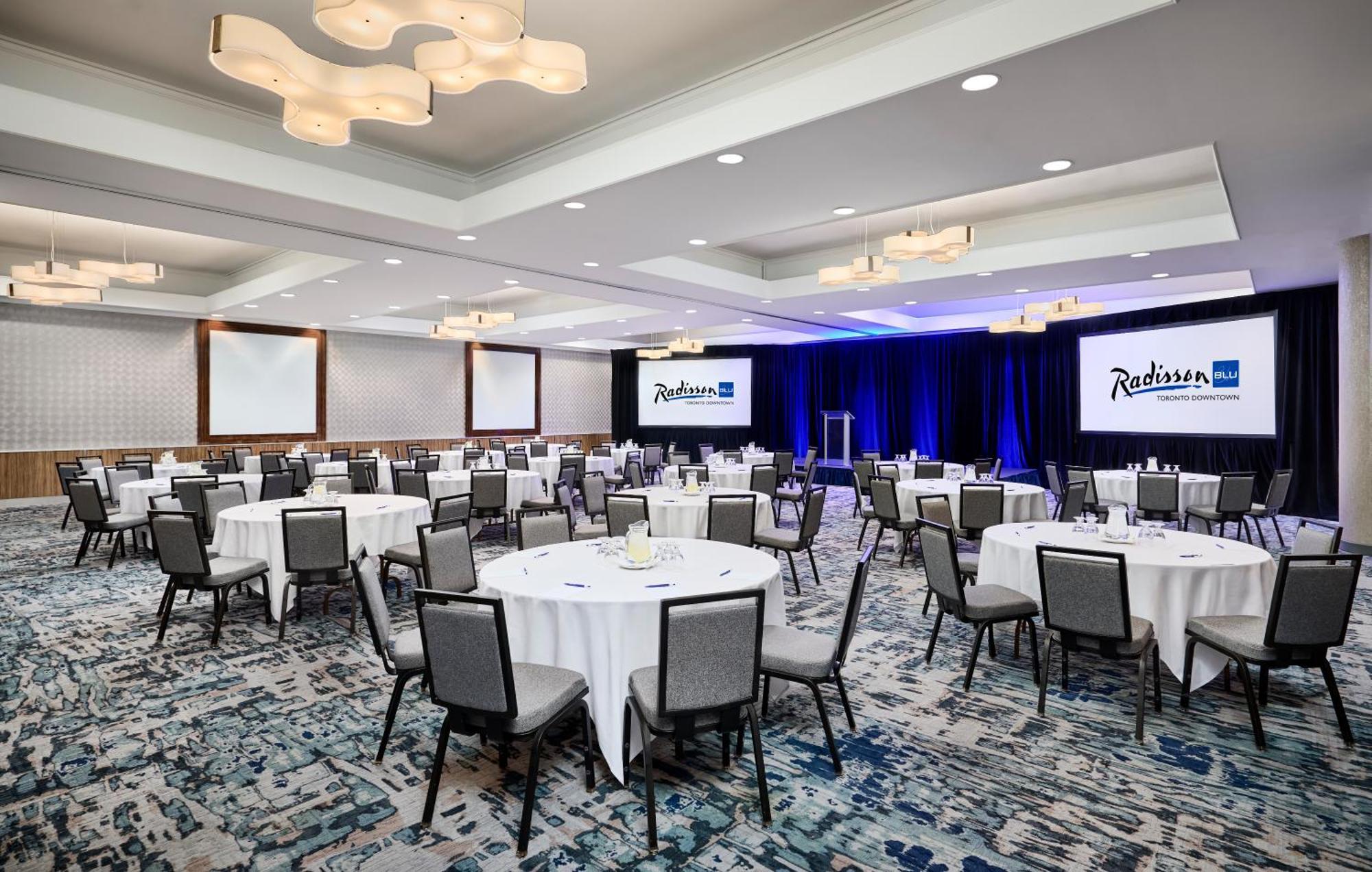 Radisson Blu Toronto Downtown Hotel Bagian luar foto